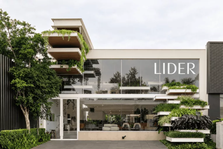 Fachada da Lider GMS projetada por FGMF